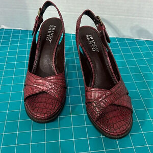 Stunning Franco Sarto Faux Alligator Leather Slingbacks in the Wine Color Size 8